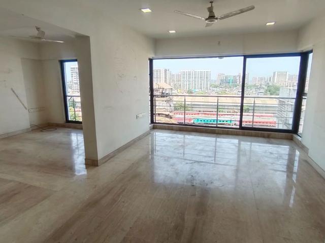 Resale | 3 BHK 950 Sq.Ft. Apartment in Khar West
