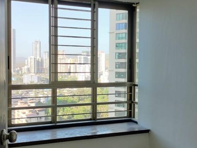 Resale | 3 BHK 950 Sq.Ft. Apartment in Oberoi Realty Woods