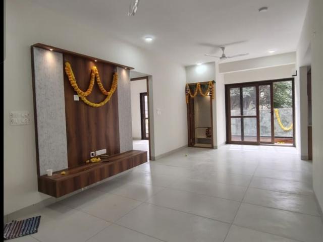 Resale | 3 BHK 950 Sq.Ft. Apartment in Piramal Vaikunth