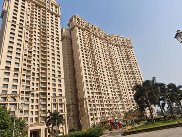 Resale | 3 BHK 974 Sq.Ft. Apartment in Hiranandani Fortune City