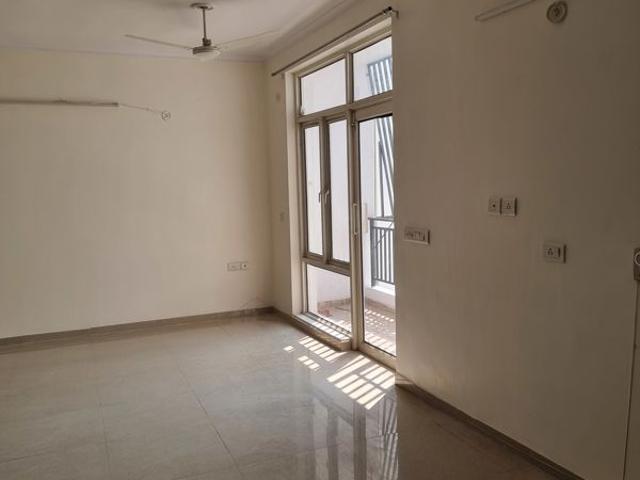 Resale | 3 BHK 995 Sq.Ft. Apartment in Omaxe R2