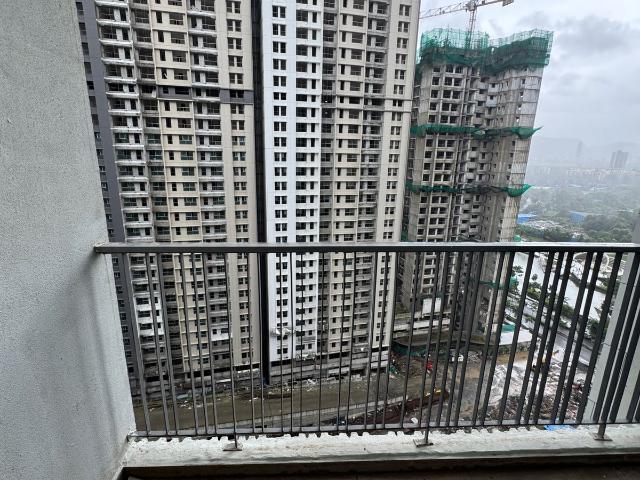 Resale | 3 BHK 996 Sq.Ft. Apartment in Kalpataru Immensa