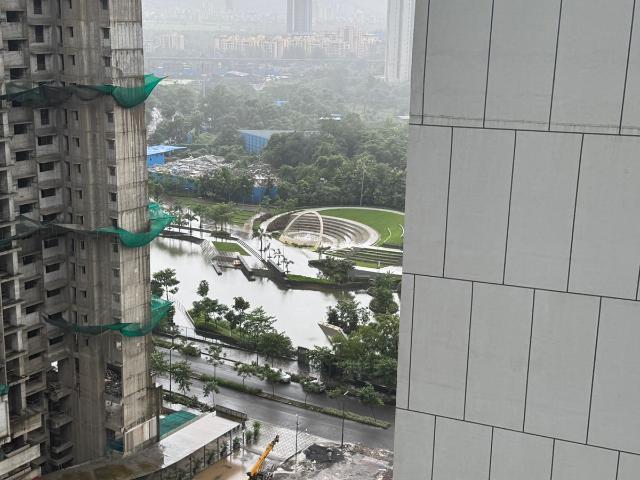 Resale | 3 BHK 996 Sq.Ft. Apartment in Kalpataru Immensa E