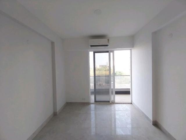 Resale | 3 BHK + Basement 1205 Sq.Ft. Apartment in Signature Global City 92