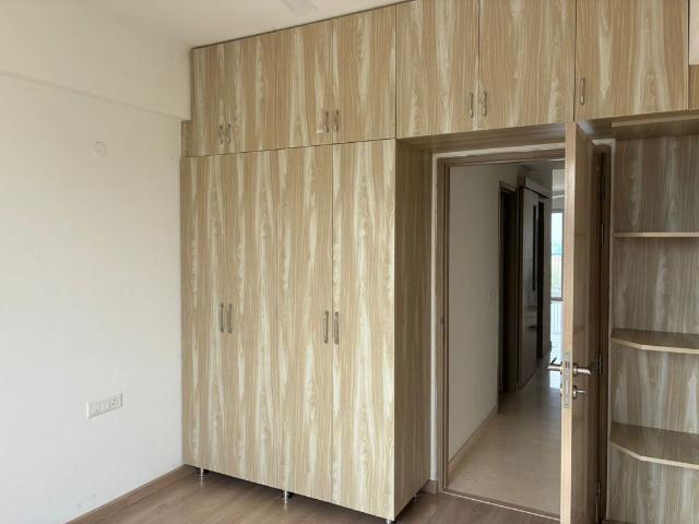 Resale | 3 BHK + Basement 1400 Sq.Ft. Apartment in Signature Global City 81