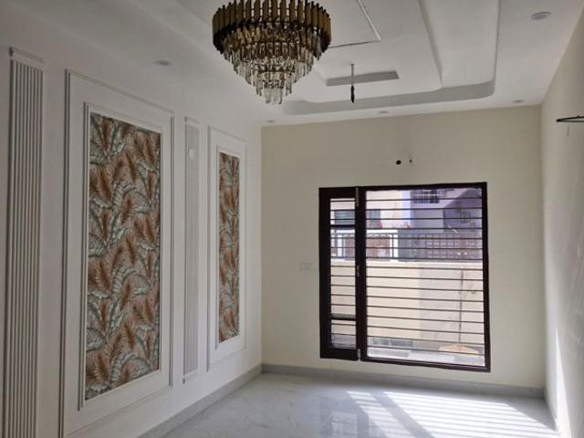 Resale | 3 BHK + Basement 1433 Sq.Ft. Apartment in Signature Global City 81