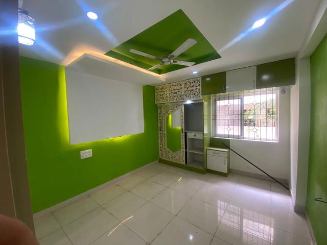 Resale | 3 BHK + Basement 1512 Sq.Ft. Apartment in Roshan Gardenia