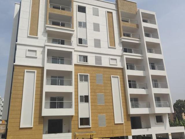 Resale | 3 BHK + Basement 1525 Sq.Ft. Apartment in Green Edge Signature