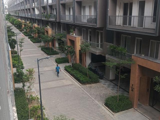 Resale | 3 BHK + Basement 1700 Sq.Ft. Apartment in Smart World Orchard