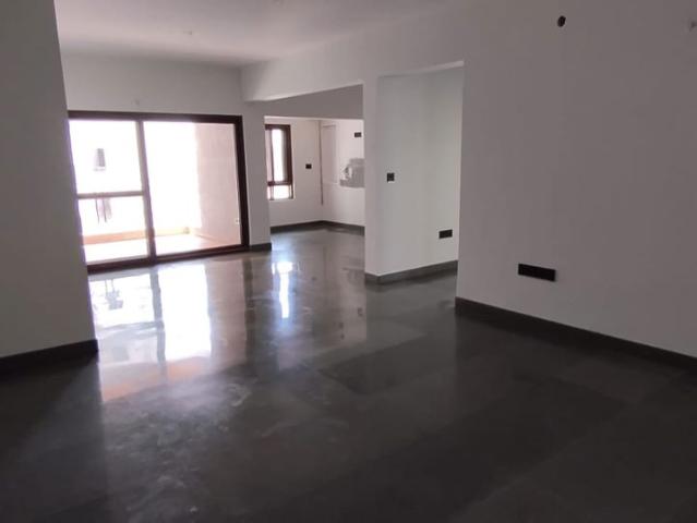 Resale | 3 BHK + Basement 2100 Sq.Ft. Apartment in Centreo