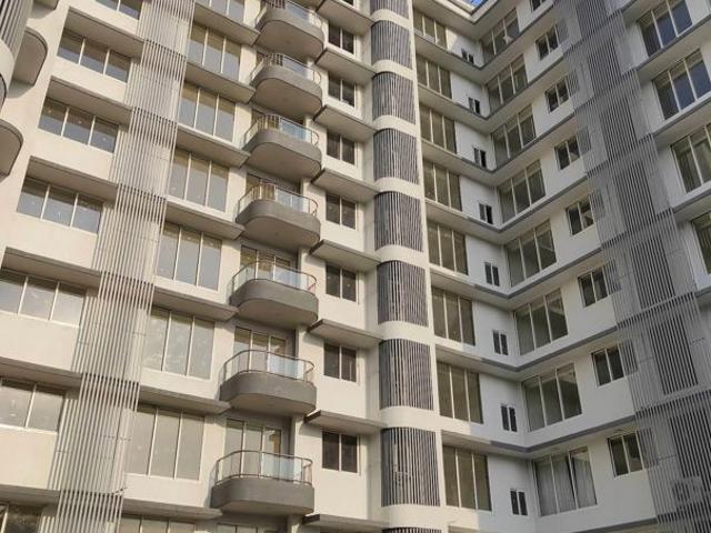 Resale | 3 BHK + Extra Room 1008 Sq.Ft. Apartment in Rizvi Utopia