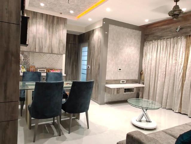 Resale | 3 BHK + Extra Room 1000 Sq.Ft. Apartment in Colaba