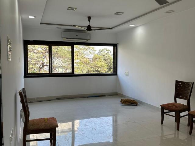 Resale | 3 BHK + Extra Room 1200 Sq.Ft. Apartment in Colaba