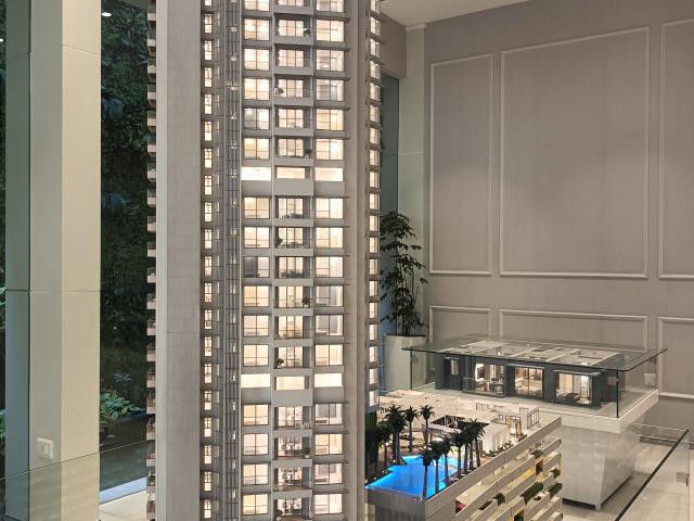 Resale | 3 BHK + Extra Room 1370 Sq.Ft. Apartment in Godrej Five Gardens