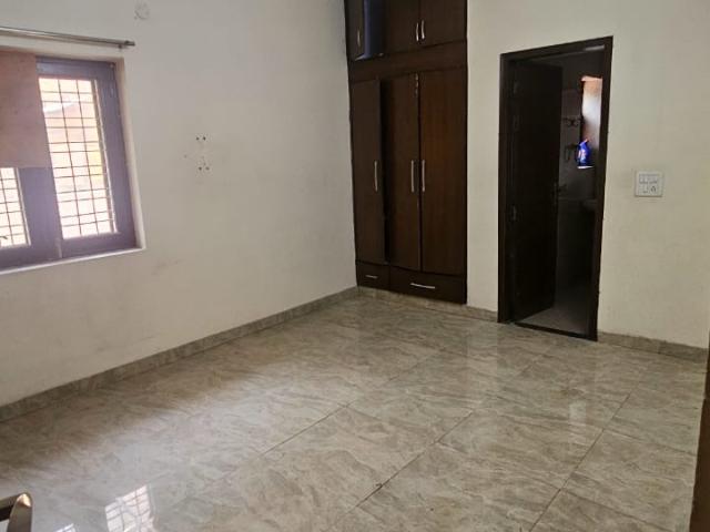 Resale | 3 BHK + Extra Room 1400 Sq.Ft. Apartment in Sarita Vihar