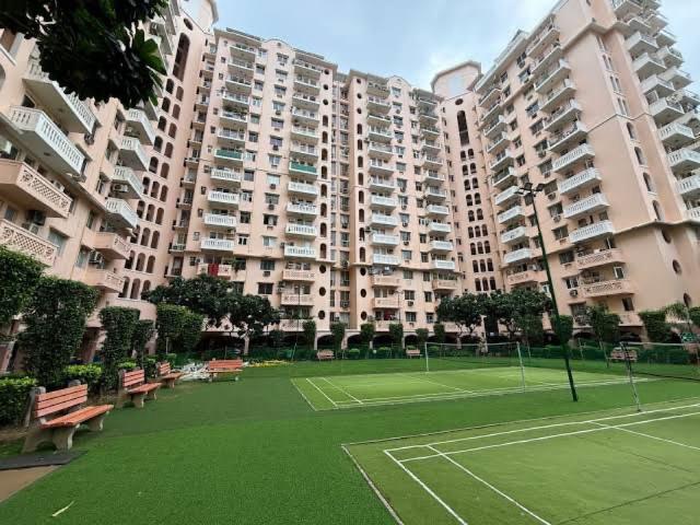 Resale | 3 BHK + Extra Room 1420 Sq.Ft. Apartment in DLF The Wellington Estate