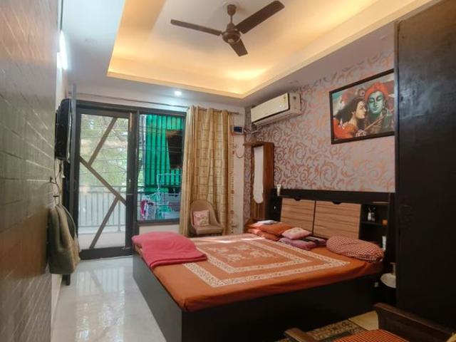 Resale | 3 BHK + Extra Room 1475 Sq.Ft. Apartment in Orris Carnation Residency
