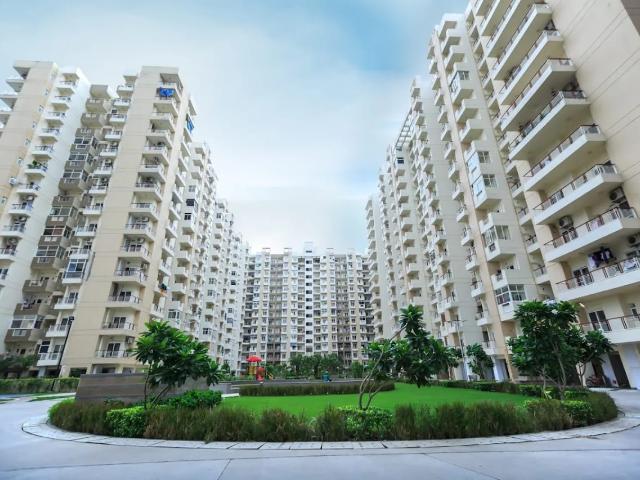 Resale | 3 BHK + Extra Room 1550 Sq.Ft. Apartment in Mahagun Moderne