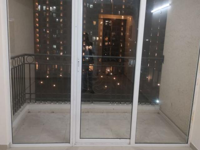 Resale | 3 BHK + Extra Room 1585 Sq.Ft. Apartment in Prateek Grand City