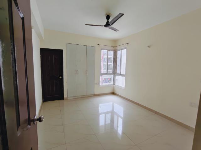 Resale | 3 BHK + Extra Room 1604 Sq.Ft. Apartment in Gomti Nagar