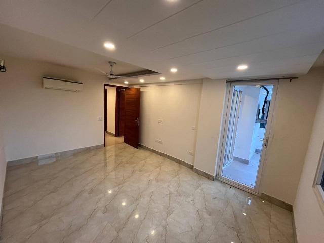 Resale | 3 BHK + Extra Room 1630 Sq.Ft. Apartment in Smart World Orchard