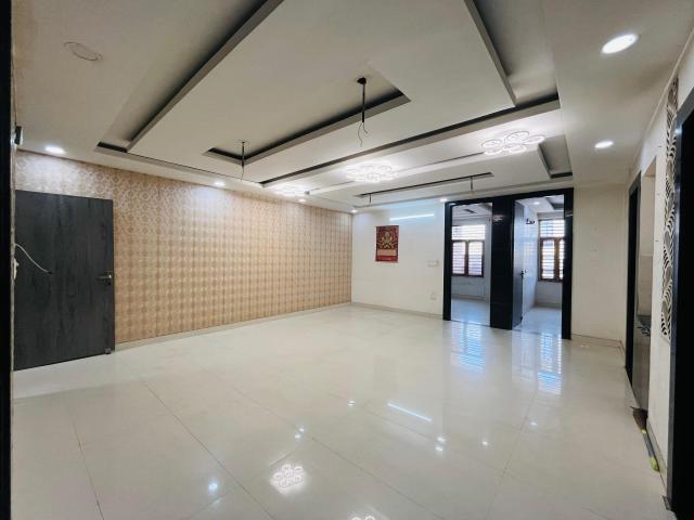 Resale | 3 BHK + Extra Room 1645 Sq.Ft. Apartment in Aradhyam Spa City