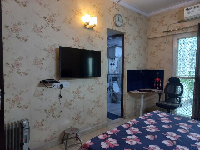 Resale | 3 BHK + Extra Room 1690 Sq.Ft. Apartment in Gaur Sportswood