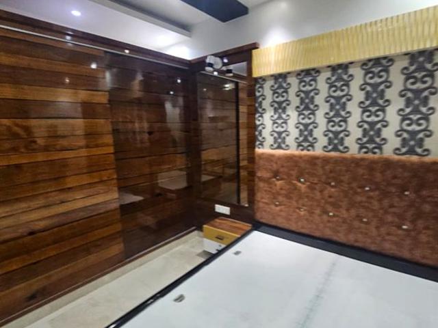 Resale | 3 BHK + Extra Room 1690 Sq.Ft. Apartment in Shreshtha Vihar