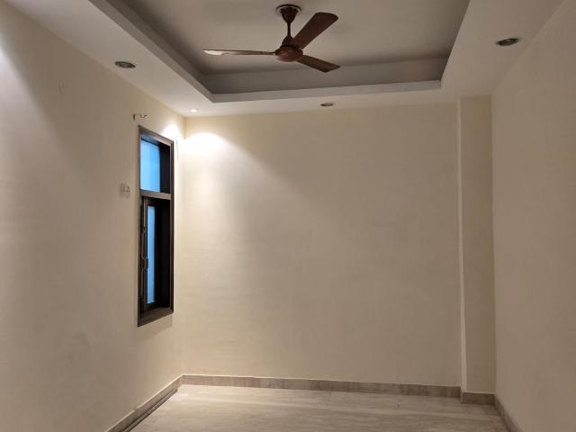 Resale | 3 BHK + Extra Room 1704 Sq.Ft. Apartment in Tulip Yellow