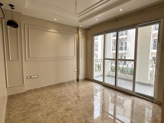 Resale | 3 BHK + Extra Room 1728 Sq.Ft. Apartment in CS Roseate 63