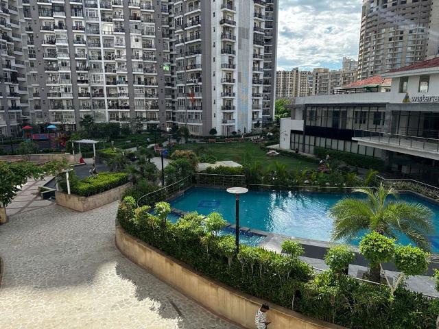 Resale | 3 BHK + Extra Room 1735 Sq.Ft. Apartment in Prateek Wisteria