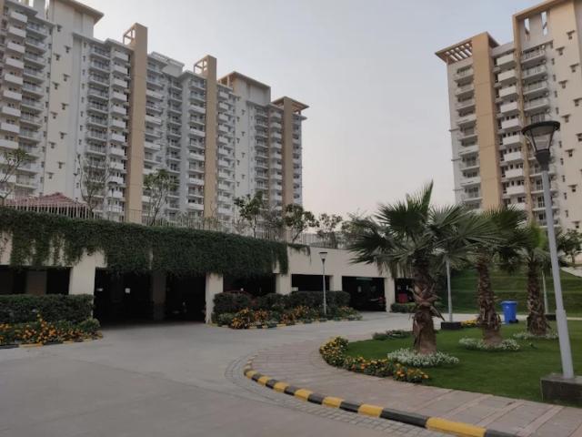 Resale | 3 BHK + Extra Room 1805 Sq.Ft. Apartment in Solutrean Caladium