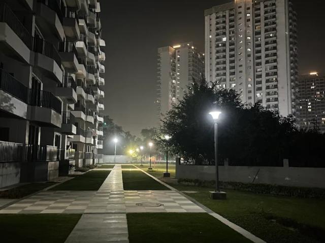 Resale | 3 BHK + Extra Room 1880 Sq.Ft. Apartment in Solutrean Caladium