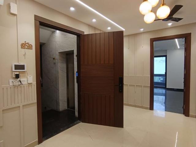 Resale | 3 BHK + Extra Room 1931 Sq.Ft. Apartment in DLF The Skycourt