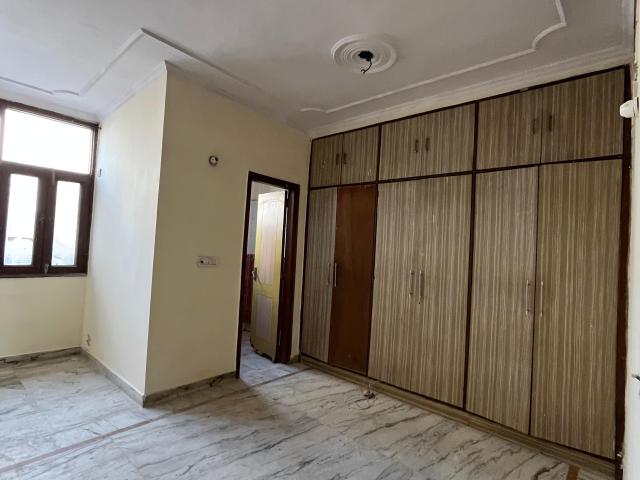 Resale | 3 BHK + Extra Room 2100 Sq.Ft. Apartment in Chanakyapuri