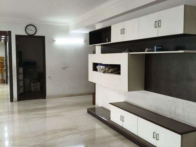 Resale | 3 BHK + Extra Room 3000 Sq.Ft. Apartment in Prestige Pine View
