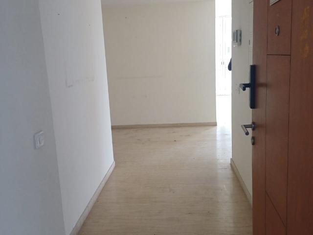 Resale | 3 BHK + Extra Room 3175 Sq.Ft. Apartment in Emaar The Palm Drive The Sky Terraces