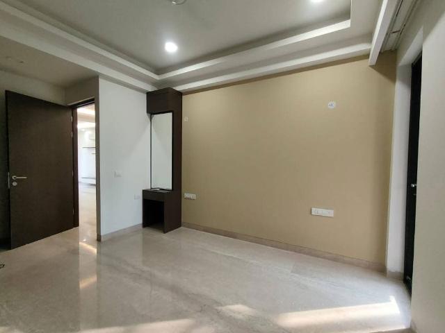 Resale | 3 BHK + Extra Room,Basement 1618 Sq.Ft. Apartment in Smart World Orchard