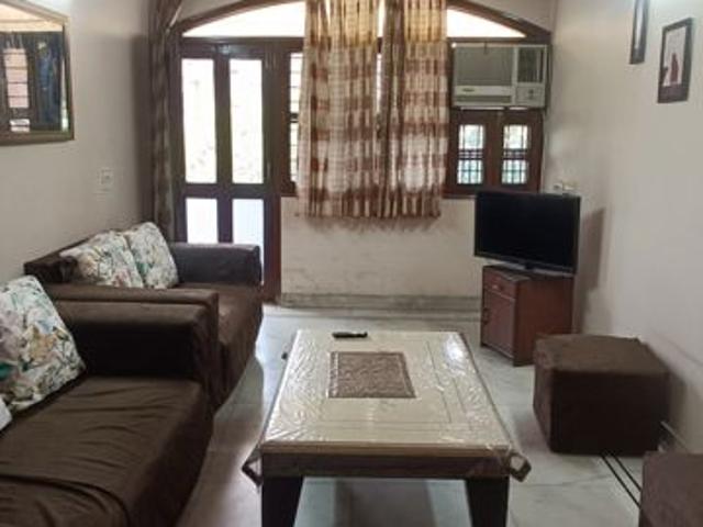 Resale | 3 BHK + Extra Room,Store Room 1300 Sq.Ft. Apartment in Rohini Sector 9