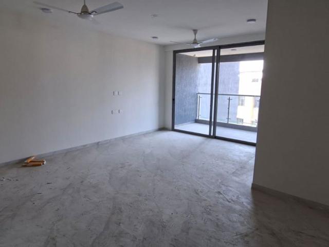 Resale | 3 BHK + Servant Room,Basement 2500 Sq.Ft. Apartment in Kolte Patil 24K Glitterati