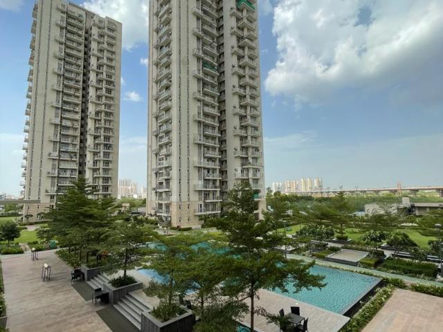 Resale | 3 BHK + Servant Room,Extra Room 2075 Sq.Ft. Apartment in Conscient Heritage Max