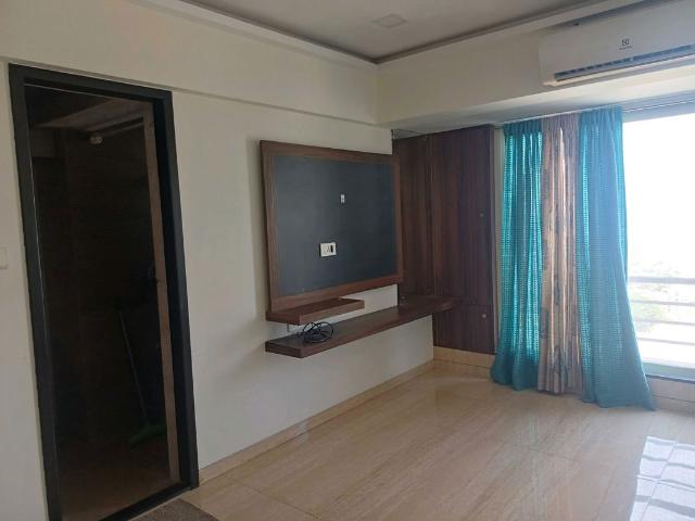 Resale | 3 BHK + Servant Room,Study Room 1180 Sq.Ft. Apartment in Prabhadevi CHS