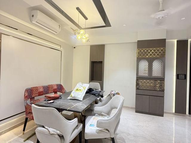 Resale | 3 BHK + Servant Room,Study Room 1450 Sq.Ft. Apartment in Lodha The Park Side