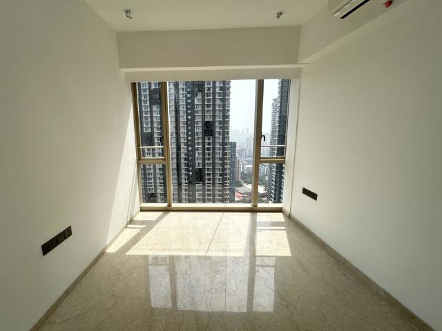 Resale | 3 BHK + Servant Room,Study Room 1450 Sq.Ft. Apartment in Lodha Trump Tower