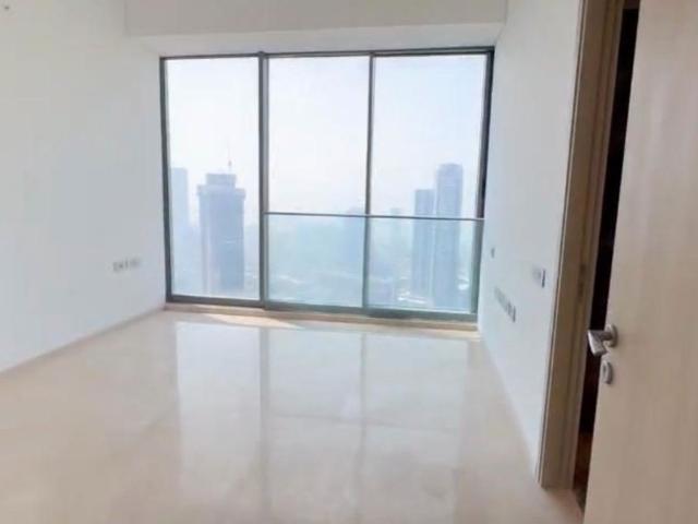 Resale | 3 BHK + Servant Room,Study Room 1450 Sq.Ft. Apartment in Rustomjee Crown