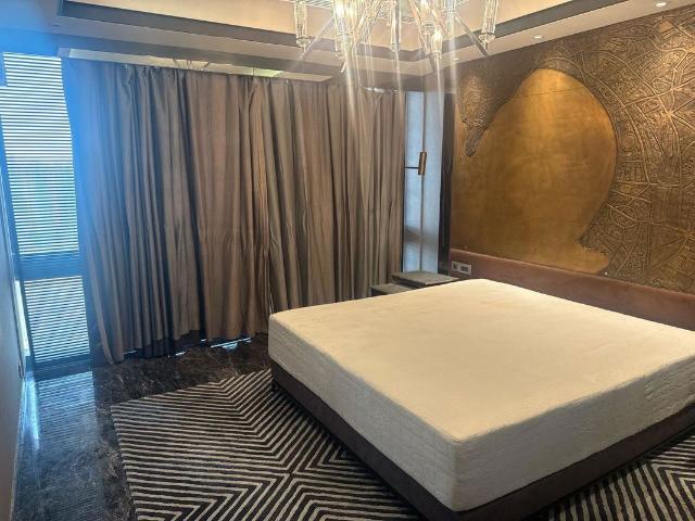 Resale | 3 BHK + Servant Room,Study Room 1456 Sq.Ft. Apartment in Lodha Trump Tower