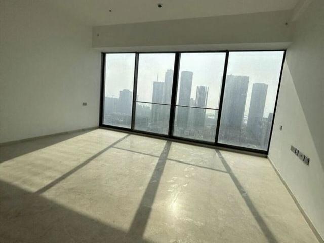 Resale | 3 BHK + Servant Room,Study Room 1430 Sq.Ft. Apartment in Rustomjee Crown