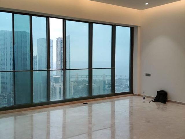 Resale | 3 BHK + Servant Room,Study Room 1570 Sq.Ft. Apartment in Rustomjee Crown