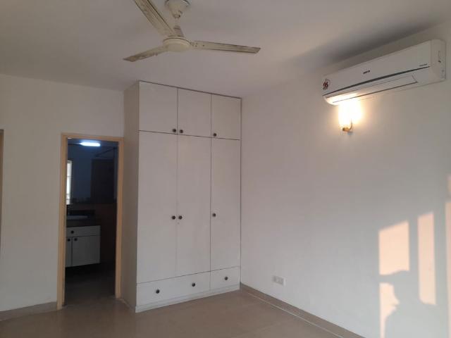 Resale | 3 BHK + Servant Room,Study Room 1650 Sq.Ft. Apartment in Emaar Emerald Floors Premier