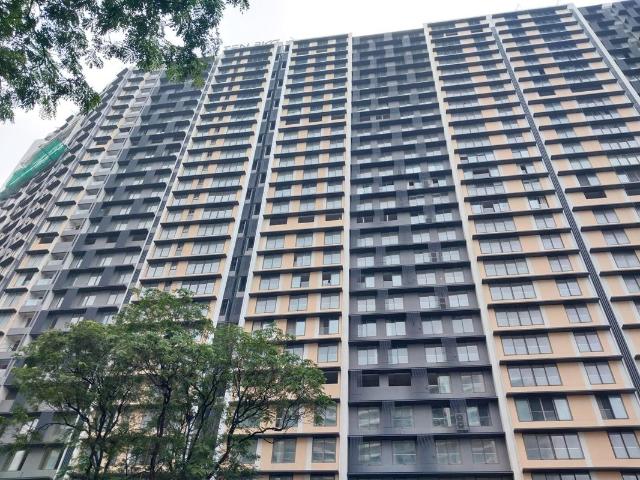 Resale | 3 BHK + Servant Room,Study Room 1670 Sq.Ft. Apartment in Adani Ten BKC